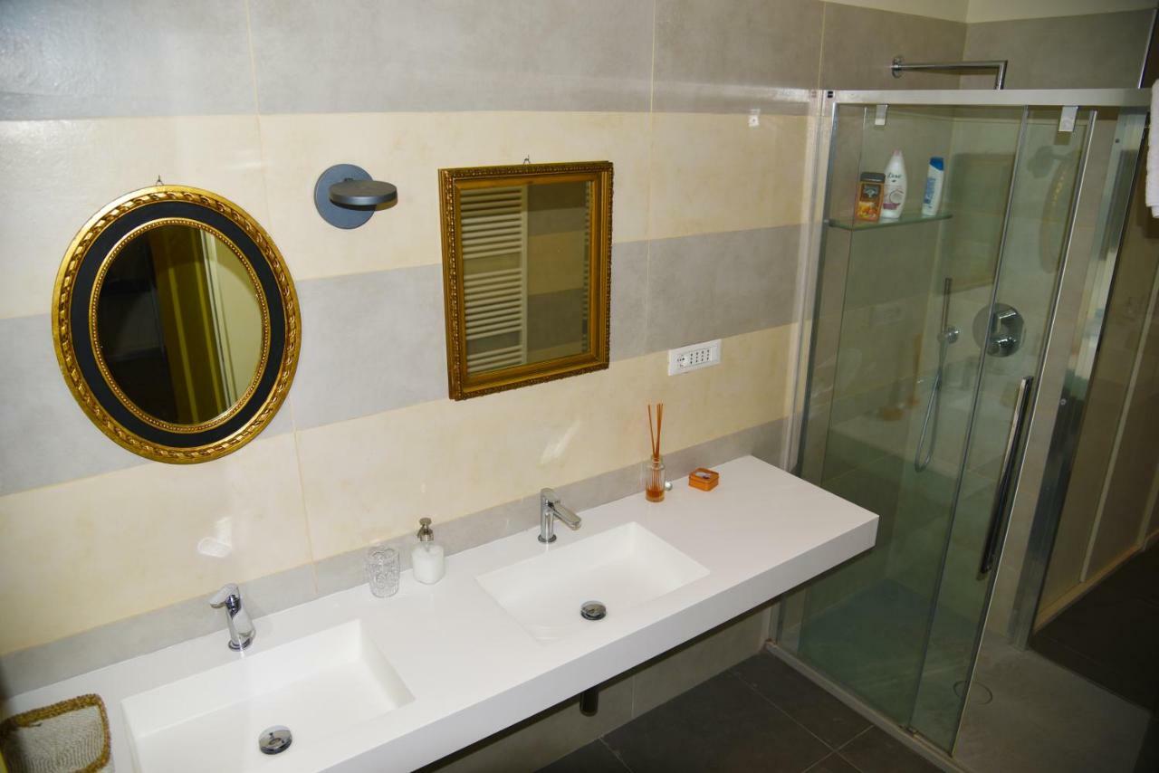 L'Amande Apartment Genoa Bagian luar foto